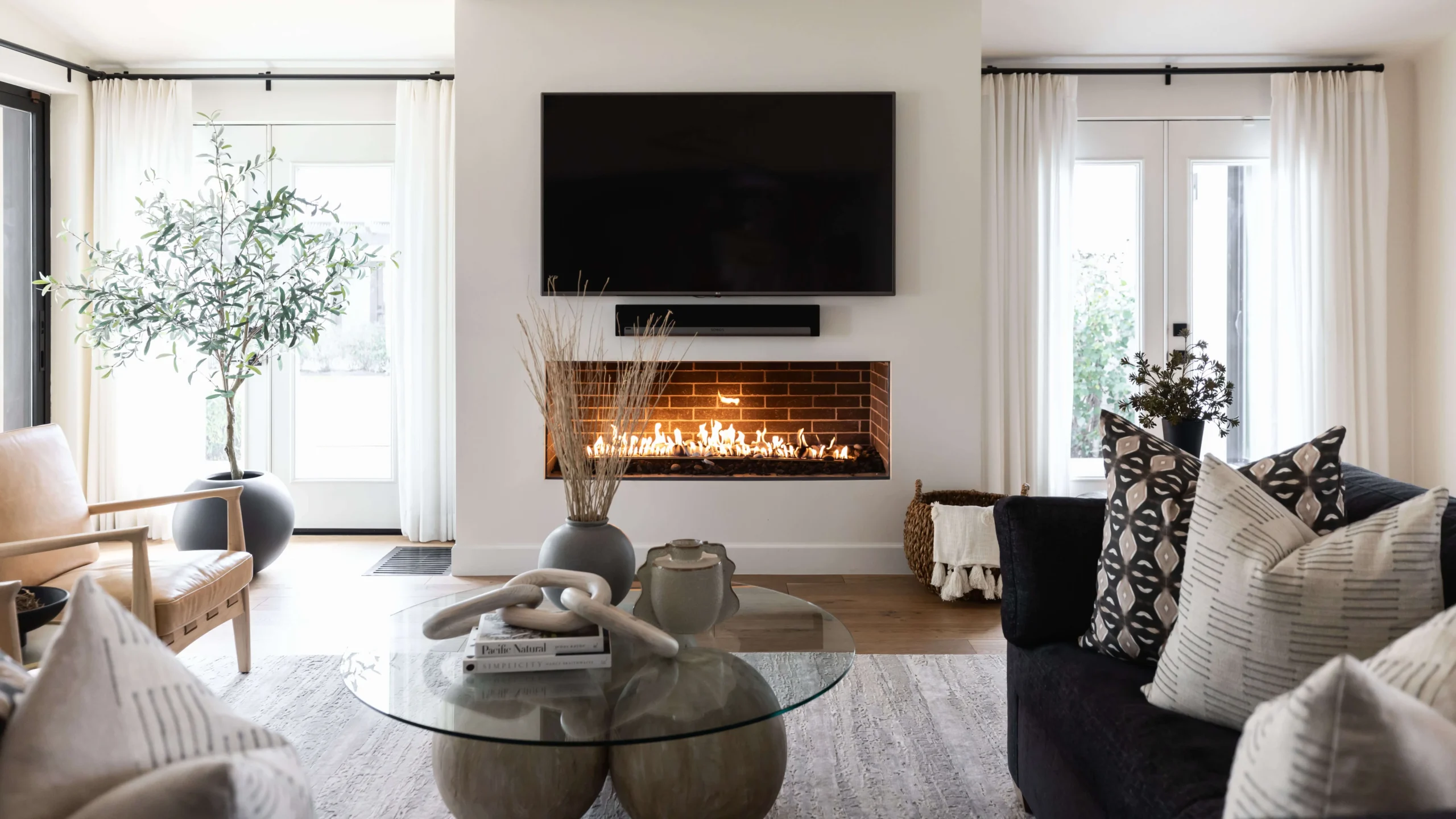Small Living Room Decorating Ideas That Feel Bigger